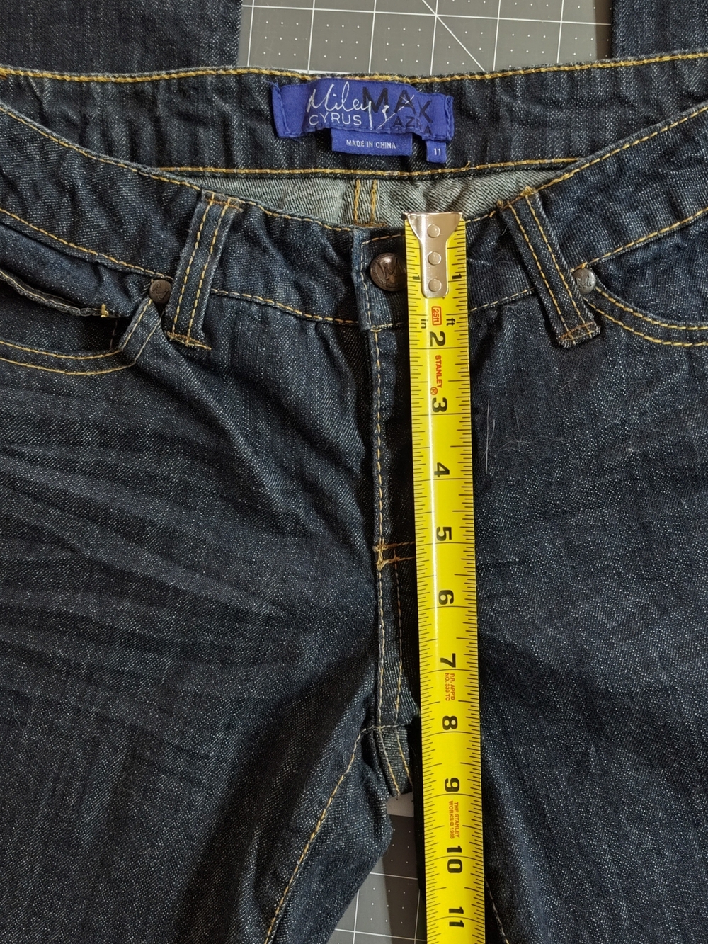 Miley Cyrus MAX AZRIA Straight Leg Jeans Size 11